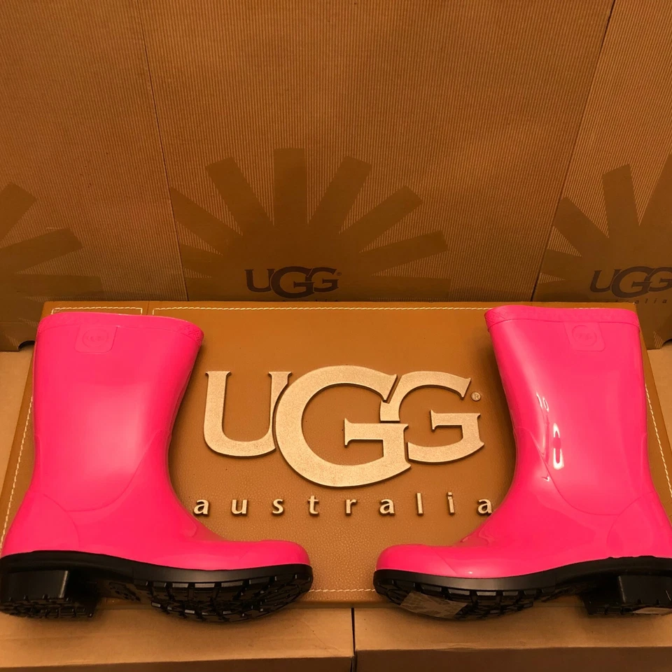 НОВЫЙ KIDS UGG RAANA ВОДОНЕПРОНИЦАЕМЫЙ ДОЖДЯ БОТИНКИ ПВХ РЕЗИНОВЫЙ ДЖЕРСИ С ПОДКЛАДКОЙ ДЕТЕЙ МОЛОДЕЖИ - Изображение 1 из 1