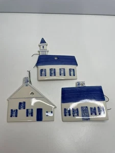 3 diversi ornamenti da appendere casa fienile ceramica bianca blu vintage dipinti a mano - Foto 1 di 10