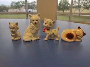 VINTAGE KÄTZCHEN PORZELLAN KATZE FIGUREN KONVOLUT 4 SELTENE KUNST BEMALTE FIGUR NIEDLICH - Bild 1 von 7