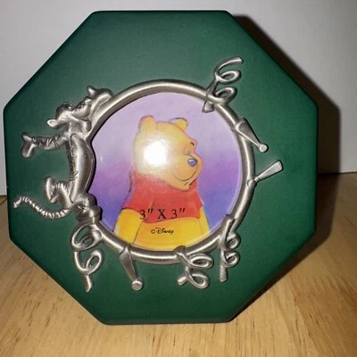 Marco de fotos Disney Winnie the Pooh AA Milne Bouncing Tigger verde peltre de colección Foto 1 de 4