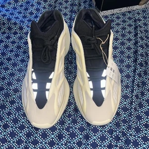 Size 9 - adidas Yeezy Boost 700 V3 Azael - Picture 1 of 5