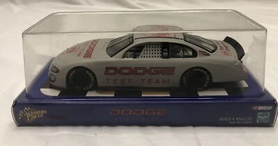 Réplica Hasbro/Winners Circle Dodge Test Team NASCAR escala 1:24 Foto 1 de 4
