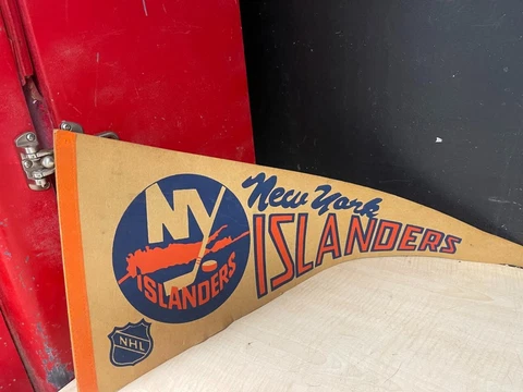 VINTAGE 1970'S NHL NEW YORK ISLANDERS FELT PENNANT NATIONAL HOCKEY LEAGUE Cover
