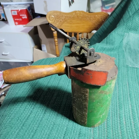 Antigue Hand Held  Seeder Planter Hopper Broadcaster Crank 1940's? Metal Cover