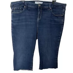 Torrid Denim First At Fit Medium Wash handgefranste Caprijeans Größe 22R gebraucht, in einwandfreiem Zustand - Bild 1 von 5