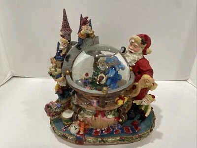 2000 Grandeur Noel Collectors Musical Waterglobe Santa With Elves - Image 1 of 4