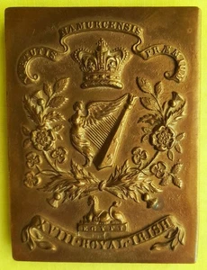 BRASS QVC 18th ROYAL IRISH REGIMENT CROSS BELT PLATE BADGE - C961 - Picture 1 of 3