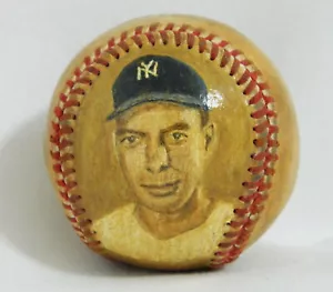 JOE DIMAGGIO HAND PAINTED VIVID LIFE LIKE GARY GUERRA ARTIST SIGNED BASEBALL - Picture 1 of 7