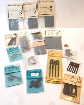 GRANDT LINE & MORE Group of 16 DOLLHOUSE MINIATURE SMALL SCALE ITEMS SEE PHOTOS - Image 1 of 4