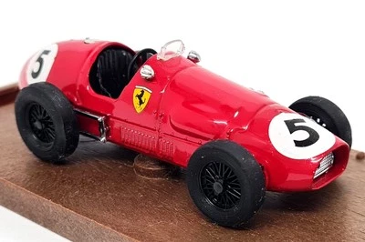 Brumm 1/43 - Ferrari 500 F2 1952 Red #5 R44 Diecast Model Car - Image 1 of 4