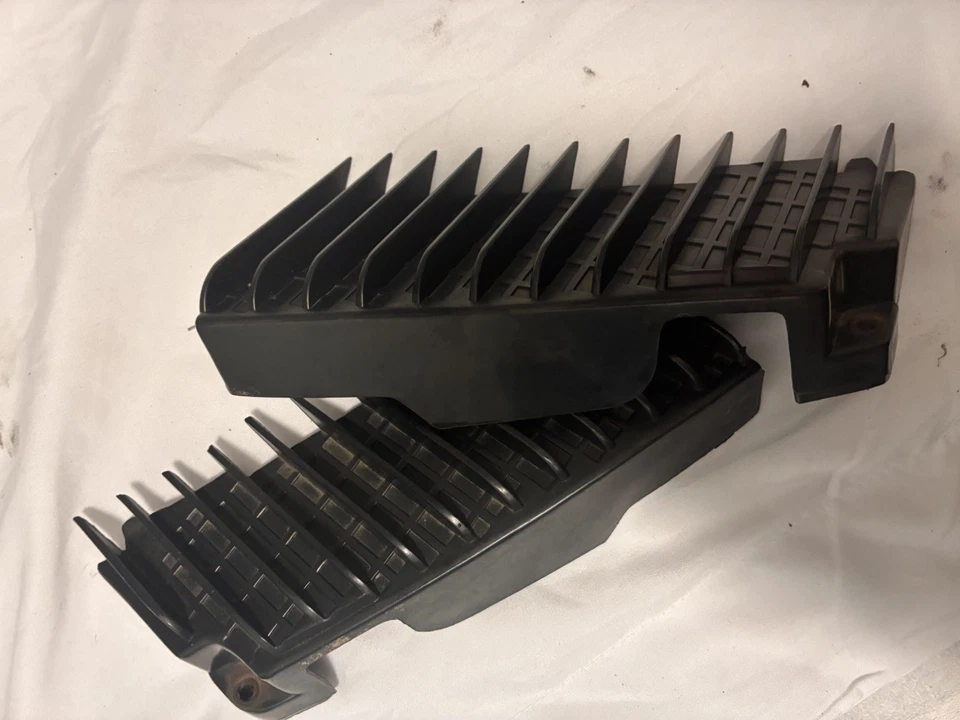 Chevrolet GMC C/K Sierra Silverado 1988-2000 parabrisas capó esquinas par OEM Foto 1 de 3