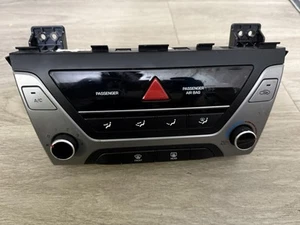 2017-2020 Hyundai Elantra OEM Manual Climate Control Panel A/C Heater Switch - Foto 1 di 4
