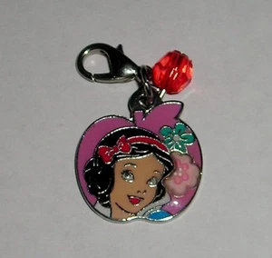 DISNEY ARMBAND CHARM SCHNEEWITTCHEN ROTER STEIN KARABINERVERSCHLUSS  - Bild 1 von 1