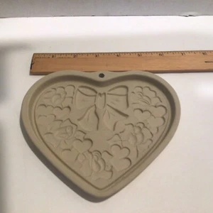 2003 The Pampered Chef Cookie Mold Family Heritage Stoneware Spring Wreath - Picture 1 of 2