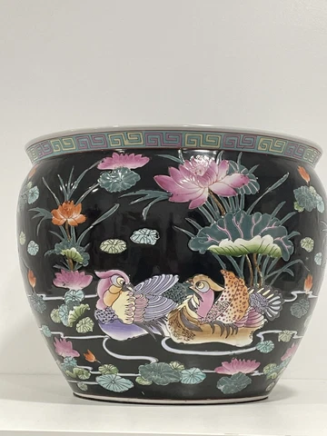 LARGE VINTAGE PORCELAIN BLACK PATTERNED CHINESE POT Cover