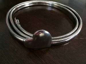 Skinny silver-toned slinky belt heart buckle - Bild 1 von 5
