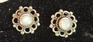 Vintage Mother of Pearl Sterling Silver Post Earrings Round Friligree size 1/4" - Picture 1 of 1
