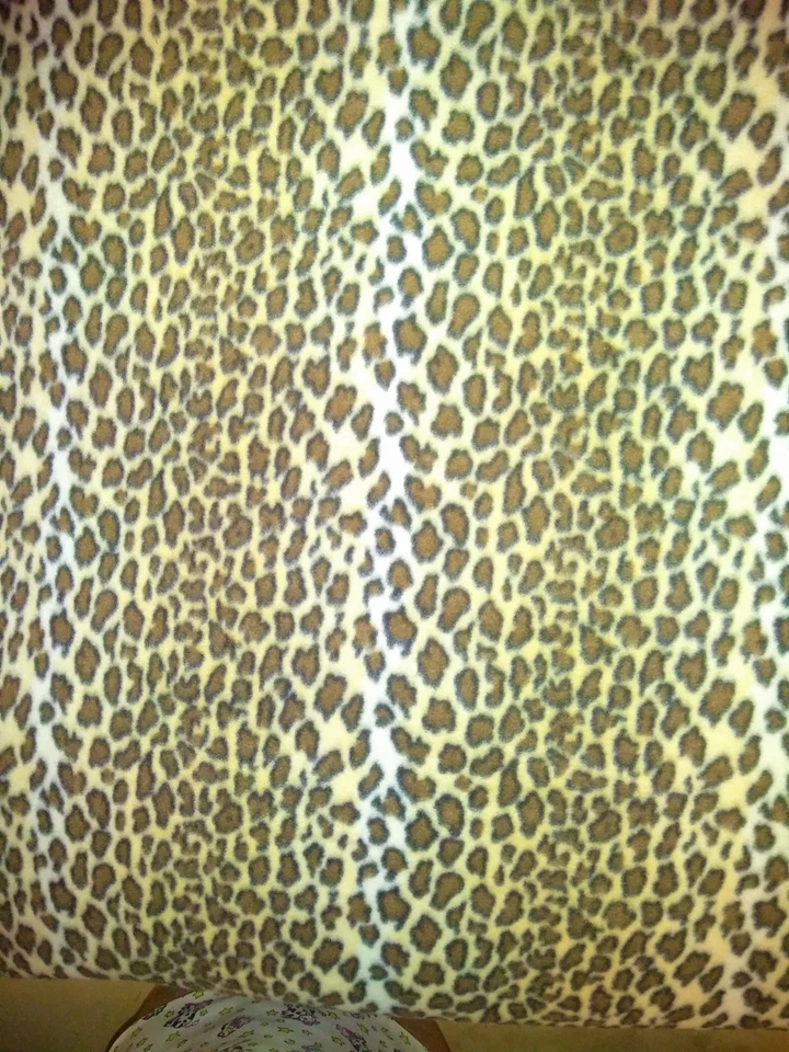 Tela Calidad Vellón Leopardo Guepardo Estampado 2 Piezas del Mismo Perno 5.5 yardas Foto 1 de 2