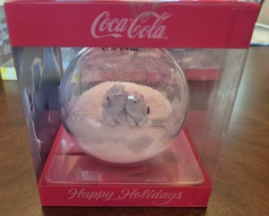 2025 M2 Maschinen Walmart Weihnachtsschmuck Cola Eisbären Schneekugel NEU - Bild 1 von 6