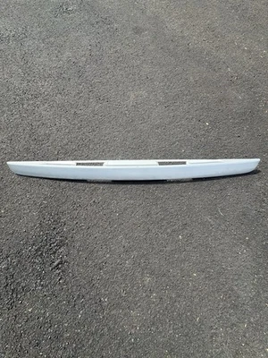 02-07 Suzuki Aerio portón trasero embellecedor bisel Foto 1 de 4