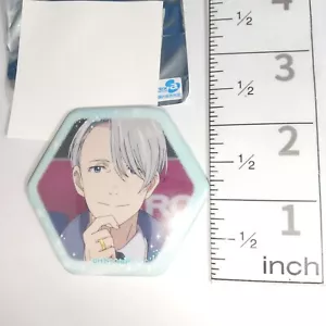 A77077 Yuri on Ice Dose Abzeichen Victor Nikiforov - Bild 1 von 3