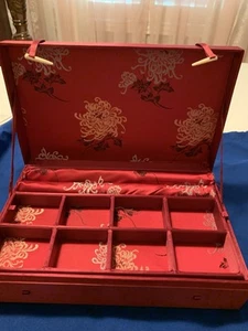 ❤️Vintage BROKAT SCHMUCKKÄSTCHEN Rot Gold Floral Chrysantheme SATIN - Bild 1 von 10