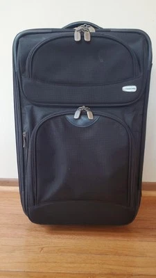 Dakota by Tumi 22” Carry On Black 2 Wheel Expandable Luggage. 22"× 15"× 10-12.5" - Image 1 of 4