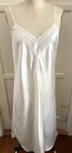 VTG 90s Y2K Gilligan & O'Malley Slip Dress Nightgown Ivory Pink Embroidered L - Picture 1 of 13