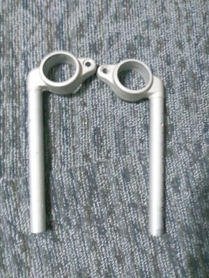 Manillar con clip para Suzuki GSXR1100W L&R 1993-1998 #56111-46E21, #56151-46E21 Foto 1 de 4