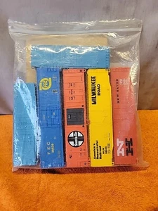 X•Vintage HO Scale Assorted Diesel Locomotive Train Car Bodies ONLY Lot Of 6 - Picture 1 of 15