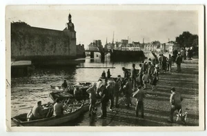 CPA 29 - Concarneau - Débarquement des Thons - Imagen 1 de 2