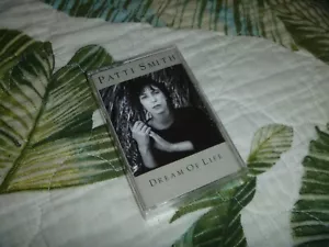 LOT CASSETTE TAPE RARE PATTI SMITH DREAM OF LIFE LYRICS 1998 - Picture 1 of 4