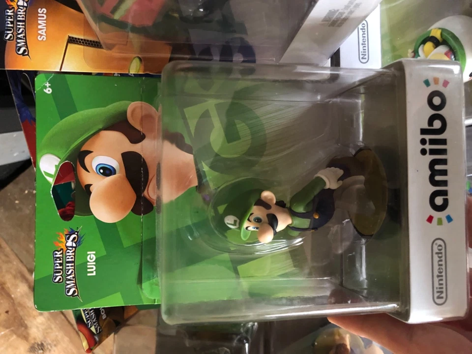 Luigi Amiibo Super Smash Bros Series — Nintendo Wii U / переключатель *КОРОБКА ПОВРЕЖДЕНА*  - Изображение 1 из 1