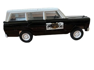 Tonka Hi Way Patrol Police Sheriff Jeep Wagoneer Truck pressed steel 9"  - Image 1 of 4