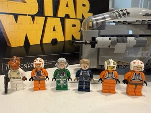 LEGO® StarWars Minifigures: Adm Ackbar, Alliance PilotsJek Porkins, Antoc Merric - Picture 1 of 2