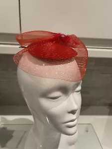 Retro Debenhams Red Birdcage Feather Diamante Clip On Fascinator Wedding Event - Picture 1 of 10