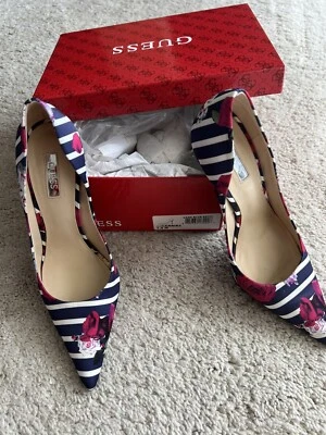 Zapatos de salón GUESS GW Carrie2 a rayas azul oscuro satinado-rosas-agujero de aguja EE. UU. 7,5 Foto 1 de 4