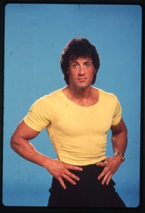 Sylvester Stallone 1984 estrás musculoso estampado original 35 mm transparencia - Imagen 1 de 1