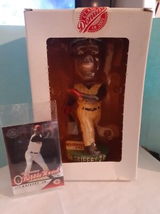 2001 Donruss Class of 2001 Ken Griffey Jr Bobblehead (#522) & Card (#95) /2000