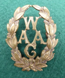 WW1 BRITISH WOMENS ARMY AUXILIARY CORPS HAT CAP BADGE BY J.R GAUNT G15234 - Picture 1 of 3