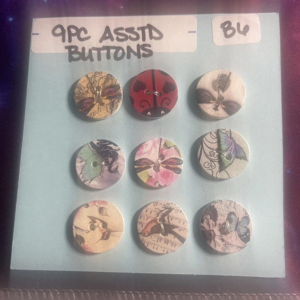 9 PCS ASSORTED BUGS AND BIRDS ROUND 2 HOLE PLASTIC BUTTONS - Image 1 of 4