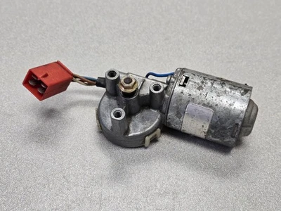 NICE USED ORIGINAL GENUINE PORSCHE 924S 944 POWER REAR HATCH RELEASE  MOTOR — 第 1/4 张图片