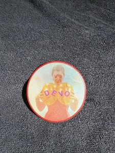 DEVO 1978 WB PROMO Vari-Vue Lenticular 3” Button~ Balloon Boob Girl~~QUITE RARE! - Picture 1 of 4