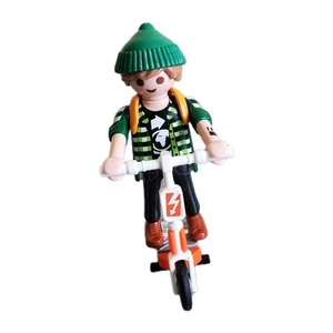 Playmobil Figurine Garçon Trottinette Électrique Skate Urbain Ville - Tbe - Picture 1 of 7