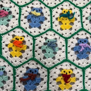 Hecho a mano Crochet Osos Arcos Bebé Niño Manta Guardería Azul Amarillo Ducha Regalo - Imagen 1 de 4
