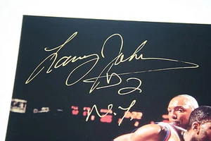 LARRY JOHNSON SIGNED KNICKS PHOTO "2 NY" INSCRIPTION GAI GOLD AUTO ! - Picture 1 of 6
