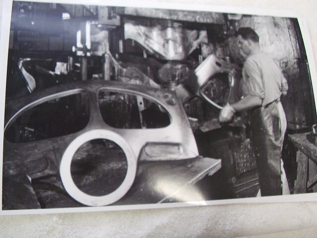 1950 STUDEBAKER ASSEMBLY LINE   FRONT STAMPING    11 X 17  PHOTO  PICTURE Foto 1 de 1