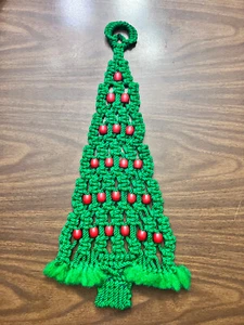 Macrame Handmade Christmas Tree VTG Wall Hanging Large Green Red Wood Beads - Picture 1 of 7