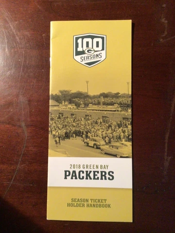 2018 GREEN BAY PACKERS HANDBOOK SEASON TICKET HOLDERS Cover
