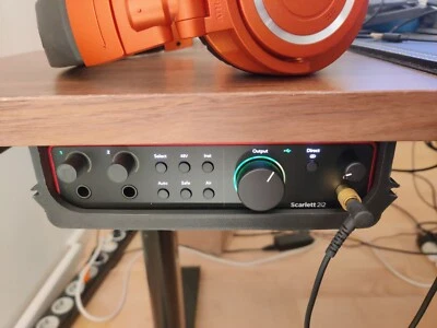 Focusrite Scarlett 2i2 4.Generation Halterung - Bild 1 von 3